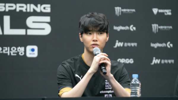 지난 9일 서울 잠실 실내경기장에서 열린 '2023 LCK 스프링 결승전' 우승팀 젠지 '쵸비' 정지훈 선수가 인터뷰하고 있는 모습. (사진=안신혜)