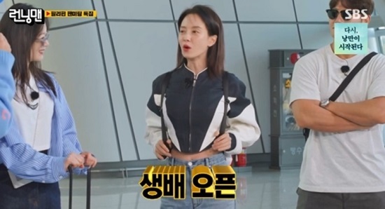 Running Man Yoo Jae-suk baffled by Song Ji-hyos airport fashionSBS  ⁇  Running Man  ⁇ , which was broadcast on the 16th, was the target TV viewer ratings  ⁇  2049 TV viewer ratings  ⁇  3.3% (Nielsen Korea metropolitan area, furniture standard), rising sharply from last week and ranked first in the same time zone.Top TV viewer ratings per minute also shot up to 6.8%.The broadcast was made up of an episode of  ⁇  Running Man in Philippines  ⁇ , a special feature of the Philippines fan meeting, as previously announced.Members were excited about the opening of the airport for a long time and were excited to go to the overseas fan meeting for three years.Among the members who showed fashionable airport fashion, Song Ji-hyo showed off his young fashion as a cheap fashion that exposes his life, but the members avoided his gaze and laughed.Song Ji-hyo said, My brother is embarrassed, so he doesnt look at me. When I introduced airport fashion, I skipped after my brother and went over to So-min.Yoo Jae-Suk admitted, Its a fashionable fashion, but I was embarrassed when I first saw Ji-hyos appearance.Afterwards, the members arrived at the Philippine Manila airport at dawn local time and proceeded to the full schedule.Even though it was early in the morning, Philippine fans gathered outside the Manila airport to see the members, and it was impossible to shoot.  ⁇  Running Man ⁇ s hot global popularity was proven.On the other hand, the fan meeting held on the day was so exciting that 10,000 seats were sold out in an hour, so the members repeatedly rehearsed and practiced in advance.As the start time of the performance approached, the concert hall was filled with the shouts of the fans, and the members set the stage for the opening with  ⁇ BTOB - I miss you  ⁇ .Yoo Jae-Suk showed off the redevelopment of love with the  ⁇   ⁇   ⁇   ⁇   ⁇ , and Kim Jong-kook gave a sweet stage with his hit song  ⁇   ⁇   ⁇ .In addition, Song Ji-hyo and Jeon Sang-min challenged  ⁇   ⁇   ⁇   ⁇  - LOVE DIVE  ⁇  and enthusiastically fancied their fans with their swords, and Yoo Jae-Suk X Kim Jong-kook X Haha X Yang Se-chan first unveiled the problematic Shunjiko-Contrary to the concern that it would be a show, members did their best and finished the stage without a big mistake.At the end of the fan meeting, the video was released along with the  ⁇   ⁇   ⁇   ⁇   ⁇   ⁇   ⁇  prepared by the Philippine fans, and the members burst into tears.The members were very grateful and bowed their heads, and Ji Seok-jin added, Running Man is my life. This scene was the best one minute with 6.8% of the best TV viewer ratings per minute.Yoo Jae-Suk expressed his gratitude that it was like a dream to have such an overseas fan meeting.In addition,  ⁇ Running Man ⁇ , which airs next week,  ⁇ Philippines boxing hero ⁇  Manny Pacquiao makes a surprise appearance and meets members once again, especially as he plans to unveil his house for the first time.Running Man is broadcast every Sunday at 6:20 pm.Photo=SBS