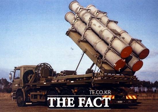 대만이 지대함형 하푼 미사일 400발을 미국에서 구매할 것이라는 보도가 나왔다. 사진은 대만이 보잉에 발주한 것과 같은 하푼 지대함 미사일 발사차량과 발사대. 발사차량 한 대당 발사관 4기를 탑재하고 있다. 사진은 1990년대 덴마크 해군이 운용한 발사트럭./네이벌포스트