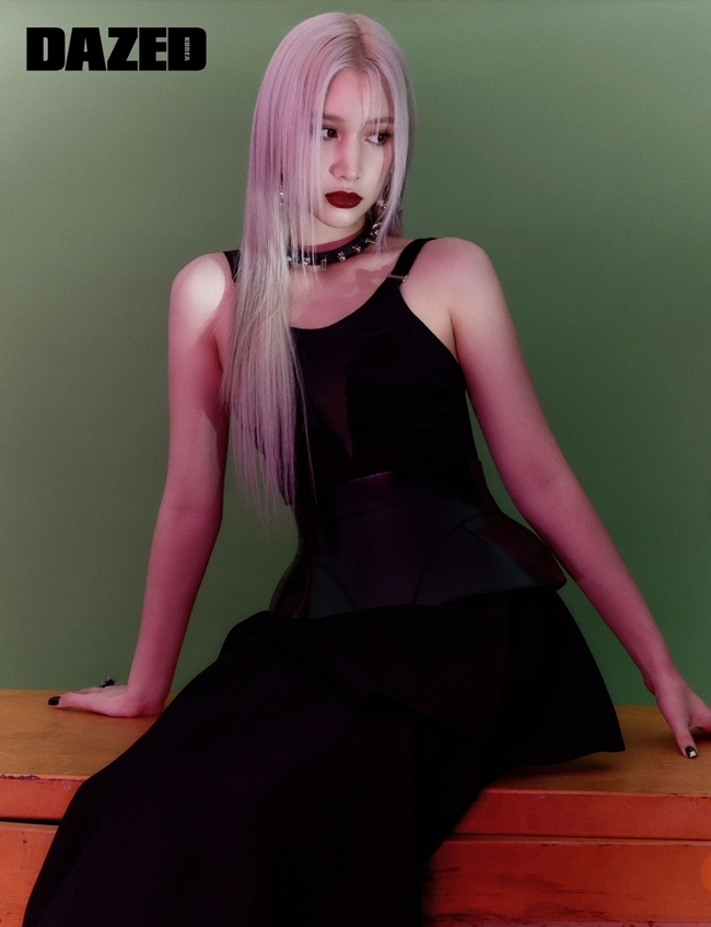 New pictorials of Eugene, Shao Ting, Chaehyun, Huningbahie, and Yeseo, members of the group Kep1er (Kep1er), have been released.The members of Kep1er showed a different charm through the May issue of Magazine Dazed Korea.In the recent filming of CHEEKY CHEEKY VILLAIN, the five members showed off their charm with their intense charisma, which is contrary to the lovely and energetic appearance on the stage.The five members say that they have perfected the costumes that show various materials and silhouettes such as leather and denim, and have impressed the field staff.Leader Eugene said, I want to listen to the story when the members are hard or worried as a close sister rather than a leader.Kep1er is an indispensable best friend to me, and we bonded every day as we lived together and had deep conversations, Shao Ting revealed.The story of the fourth mini album LOVESTRUCK! (Love Struck) released on April 10 continued.Heuningbahi said, Love is an emotion that everyone has, and added, I was able to understand the content (of the album) better because I thought about loving and loving Keplian.I want to be remembered as a lovely kitten by many people, just as a cat is unfamiliar at first but becomes the most friendly and lovely person in the world after getting acquainted.Before the final episode of Boys Planet Fitness, another series of GirlssPlanet Fitness999: Girls Daejeon where Kep1er was born, Chae Hyun said, At that time, there was a big deal, but I was so happy as soon as I made the stage.I am still alive with my heart pounding to meet my fans. I always try not to forget that mind at that time. Kep1er LOVESTRUCK! The title song Giddy continues to be active.