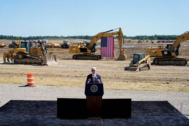 조 바이든 미국 대통령이 지난해 9월 미 오하이오 앨버니에서 열린 인텔의 반도체 공장 착공식에서 연설하고 있다. [이미지출처=로이터연합뉴스]