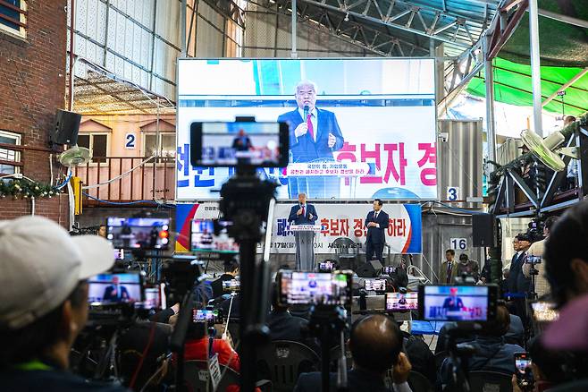 4월17일 오전 사랑제일교회 외부 가건물에서 전광훈 목사가 국민의힘 공천권 폐지를 주장하는 긴급 기자회견을 열었다. ⓒ시사IN 신선영