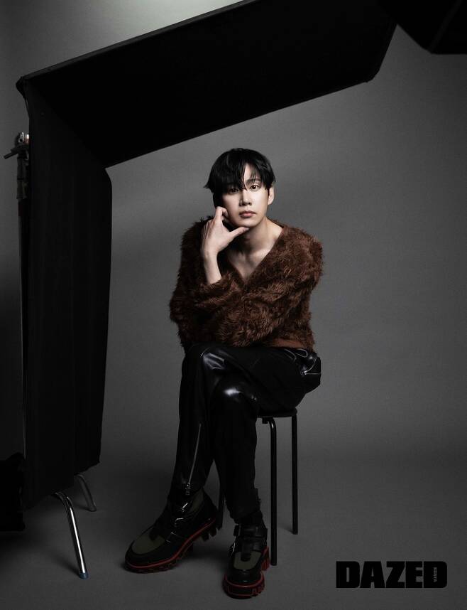 Magazine Days released an interview with Actor Park Sung-hoons picture in the May 2023 issue.Park Sung-hoon, who played a high-profile role as Jeon Jae-joon of the Netflix series The Gloria which attracted the sensational popularity, caused the audiences immersion every time.Through this  ⁇   ⁇   ⁇   ⁇  pictorial, Park Sung-hoon showed a different charm with a more relaxed pose and playful look.Leather jackets, denim set-ups, knitwear, and a variety of materials and silhouette costumes, all of which sensibly digested, he attracted a lot of response in the field.In an interview with the pictorial, Park Sung-hoon said, I do not know how many times this opportunity will be given to an actor in the life of Gloria, but I am grateful for it.I know that it is the result of a lot of staff, but I think it was a lot of luck. When I asked if there was any burden after the big show of Gloria  ⁇ ,  ⁇  In fact, I have been working steadily, I am still doing it, and I will continue to do it, so I do not want to give a special meaning to this period personally.Rather than being greatly shaken, I want to do my best in what is given to me now, and I think that I am just walking on my way.On the other hand, Park Sung-hoon is nominated as a candidate for Best Supporting Actor at the 59th Baeksang Arts Grand Prize on the 28th and is considered as a strong candidate for the award.More pictures and interviews of Park Sung-hoon can be found in the May issue of Dazed, the official website, the official social network service (SNS), Instagram, Twitter, YouTube, and TikTok.