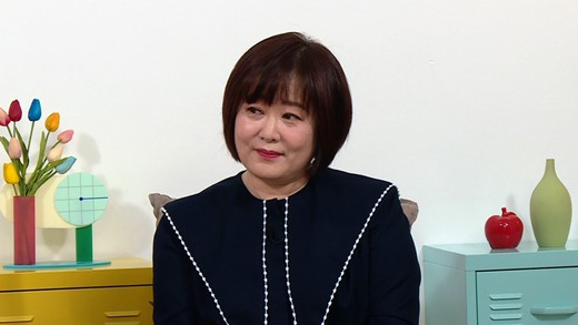 Broadcaster Song Eun-yi confesses that he was slapped on the cheek for no reason.Lee Geum Hee, an announcer legend who appeared on KBS 2TV Problem Child in House broadcasted at 8:30 pm on March 26, is expected to show a passion for entertainment newcomer.Lee Geum Hee, who boasts a 35-year career in broadcasting, recently had a new dream, and everyone was curious. Her said, Its a dream to get a new entertainment award. I once made a dress in an entertainment program, He said.Lee Geum Hee, as a modifier of a lecture system, boasted a busy lecture schedule and focused attention.He said, The schedule for the first half of the lecture is already full and I can not catch it anymore. I was surprised that the schedule was full until the end of December.Lee Geum Hee also confessed to the radio way home that he had been subjected to an absurd thing like a lightning strike in the dry sky, and said, A woman approached me as if she were a fan and greeted me saying, Its worse than I thought. He went.I felt like I was cheeked in a word, he said, revealing an anecdote that had been abused by a stranger.MC Song Eun-yi shocked Confessions that he had hit his cheek on the way.Song Eun-yi said, I was looking at the road with the windows down to make a right turn while driving, but the person who came on the motorcycle suddenly ran away with my cheek, and I continued to chase and eventually I could not catch it. .On the other hand, Lee Geum Hee interviewed 23,000 people through the Morning Yard and talked about the common philosophy of success and successful people. Successful people really liked it and knew nothing else.Actor Kim Hye-ja said, My husband was very worried because he only knew acting. Her said, My dream is to work until the age of 90 like Song Hae.