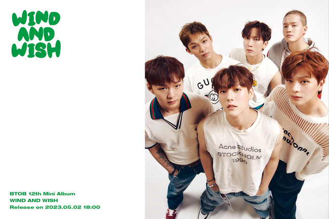 Group BtoB showed a refreshing charm.On April 26, Cube Entertainment released its 12th mini album  ⁇  WIND AND WISH  ⁇  (Wind and Wish) WISH group photo through BtoB official SNS channel.The members of the BtoB in the public image boasted a relaxed atmosphere with a relaxed look in a refreshing mood.BtoB has received many love songs from K-pop fans with many hit songs and high-quality albums such as I miss you, I can not do without you, Beautiful and sick, and The Song.