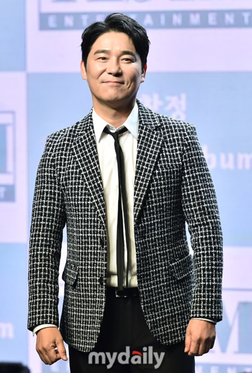 Singer Im Chang-jung, who is suspected of being closely related to the Falsify force of influence, has claimed The Innocent by revealing the meeting process with the investment adviser, Ra Deuk-yeon.According to the JoongAng Ilbo and MBC Sidewalk on March 3, Im Chang-jungs agency, Yes Im Entertainment, said that he met with investment adviser La Duck-yeon as an introduction of a businessman with a long relationship.Im Chang-jung explains that he met with Mr. La for the first time as an acquaintance in the process of searching for investors in entertainment business.When Im Chang-jung told La that he wanted to invest in his company, he said, How do I believe, I have to verify it. La also revealed an anecdote that he sent 2.5 billion won directly.When asked about Im Chang-jungs corporate account number, he said he deposited 2.5 billion won in 10 minutes without drawing up a formal contract, adding that he returned all 2.5 billion won because he was embarrassed by the sudden remittance.Since then, the so-called JoJo Party, which was held in commemoration of exceeding KRW 1 trillion in operating funds, emphasized that it was a simple year-end gathering.Im Chang-jung insisted that he had nothing to do with the collapse of the stock price and had never participated in stock price manipulation.In addition, Im Chang-jung refuted that JTBCs sidewalk was distorted on the 2nd that a group suspected of being involved in the collapse of Societe Generales Pakistan Stock Exchange (SG) contracted for a golf course in California.On the third day, the agency said, The sidewalk that Im Chang-jung is a Stradivarius is different from the fact that Im Chang-jung is a Golf course take over contract. JTBC Sidewalk said, Im Chang-jung was a Stradivarius when he signed a Golf course take over contract. Im talking about it as if he signed a contract.But this is different from the fact, he said. The golf course take over contract has already been made between them in early February, and Im Chang-jung has only been on the spot for the golf entertainment that is being filmed at the end of March.Im Chang-jung was not involved in any golf course take over. Yu shin-il also said that he was very absurd about the contents of the first sidewalk in the conversation and said he would protest JTBC, he said. I would like you to refrain from exaggerating and speculative sidewalks that are misleading.I also regret that Im Chang-jung has not confirmed anything about this sidewalk, and I am sorry to JTBC for continuing the malicious sidewalk. Im Chang-jung claims The Innocent, but there are still doubts to be solved. ⁇   ⁇   ⁇   ⁇   ⁇   ⁇   ⁇   ⁇   ⁇   ⁇   ⁇   ⁇   ⁇   ⁇   ⁇   ⁇   ⁇   ⁇   ⁇   ⁇   ⁇   ⁇   ⁇   ⁇   ⁇   ⁇   ⁇   ⁇   ⁇   ⁇   ⁇   ⁇   ⁇   ⁇   ⁇   ⁇   ⁇   ⁇   ⁇   ⁇   ⁇   ⁇   ⁇   ⁇   ⁇   ⁇   ⁇   ⁇   ⁇   ⁇   ⁇   ⁇   ⁇   ⁇   ⁇   ⁇   ⁇   ⁇   ⁇   ⁇   ⁇   ⁇   ⁇   ⁇   ⁇   ⁇   ⁇   ⁇   ⁇   ⁇   ⁇   ⁇   ⁇   ⁇   ⁇   ⁇   ⁇   ⁇   ⁇   ⁇   ⁇   ⁇   ⁇   ⁇ 다. The state should say it didnt know Falsify was there, it said.Whether Im Chang-jung is involved in The Innocent or stock price manipulation is likely to be revealed by prosecutors and financial authorities.
