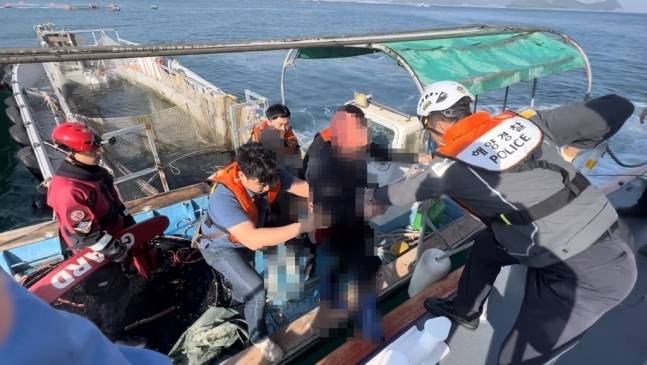 마약 단속 현장. 통영해양경찰서 제공