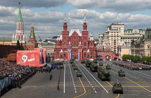9일 러시아 수도 모스크바 붉은광장에서 전승절 열병식이 열리고 있다. 모스크바=타스 연합뉴스