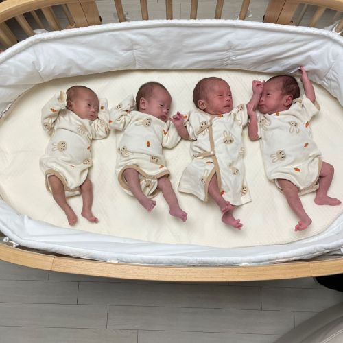 왼쪽부터 일란성 쌍둥이 딸 첫째 리지와 둘째 록시, 셋째 아들 비전, 막내딸 설록. 사진제공=SK온