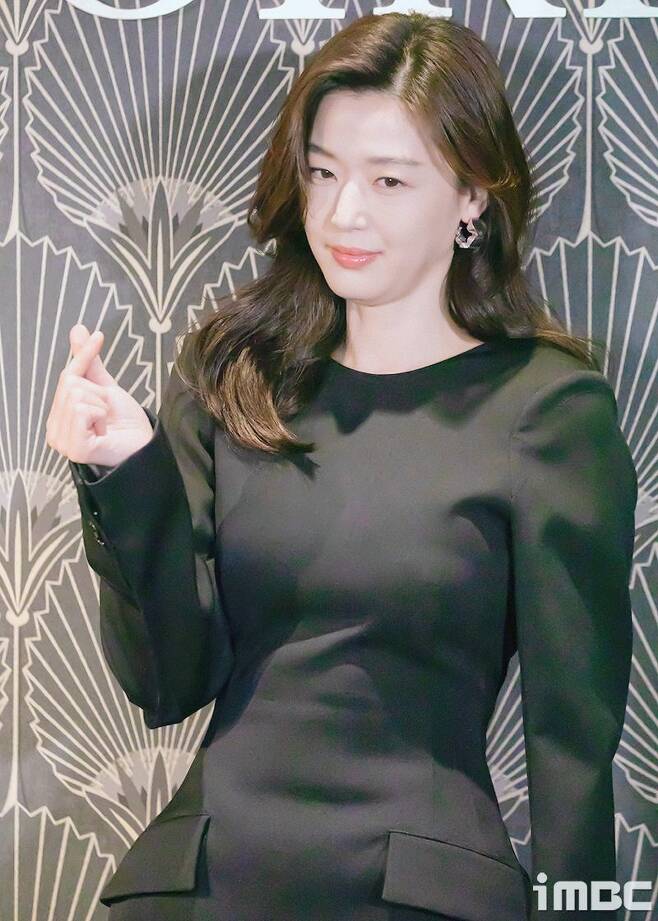 actorJun Ji-hyunelevenworkmorningSeoulin seongdong-gusituatedAt the event,Attend!Pose!intoxicatedThere is!iMBC