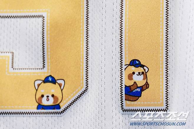 최충연 백 넘버에 귀여운 캐릭터.