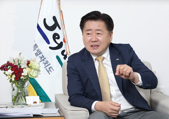 Unmatched natural beauty, rich cultural heritage, and its commitment to sustainability and carbon neutrality make Jeju Island the ideal choice to host the 2025 APEC Summit, Jeju Gov. Oh Young-hun emphasized during a recent interview. [PARK SANG-MOON]