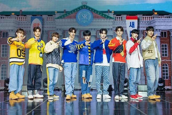 9인조 보이그룹 유나이트가 17일 오후 서울 마포구 서강대 메리홀에서 미니 4집 '빛 : BIT 파트 1' 쇼케이스를 열었다. 브랜뉴뮤직 제공