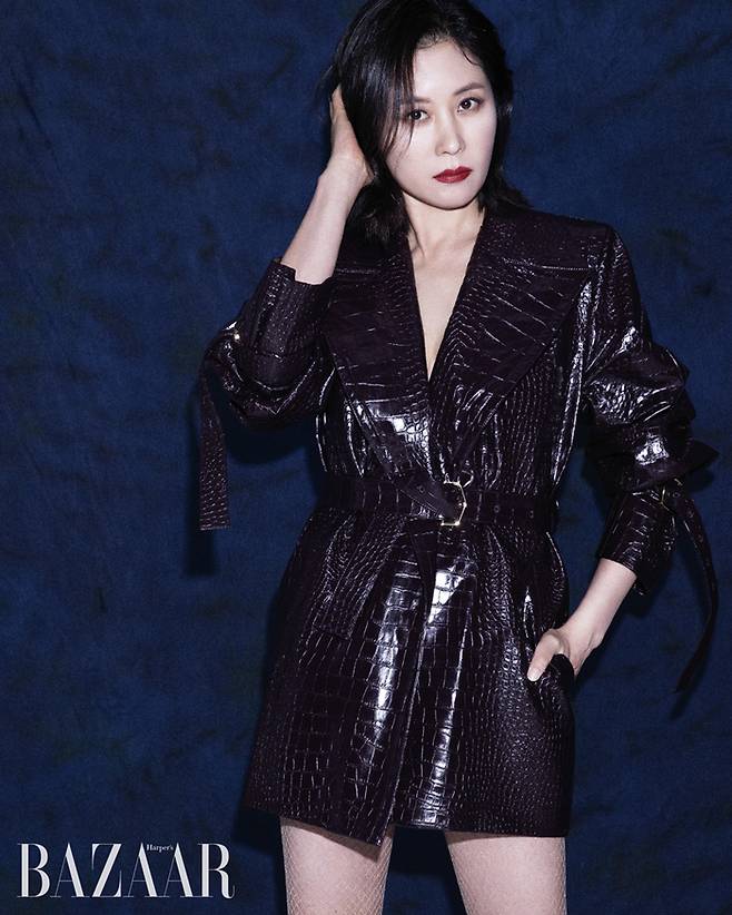 Actor Moon So-ri, who appeared in the recently released drama  ⁇  Race  ⁇ , unveiled a picture that showed a deadly charm.Moon So-ri released a picture in a fashion magazine on the 19th. In this picture, Moon So-ri showed charisma with a fascination atmosphere with elegant makeup emphasizing red lips.In a subsequent interview, Moon So-ri asked about the impressive response to the role of Oh Kyung-sook in the Netflix Queen Queen Maker, which was recently broadcasted. I remember the comment that Oh Kyung-sook has the eyes of a person who does the right thing.When I saw such a comment, I was grateful that someone tried to express what kind of person Oh Kyung-sook had lived with.When I asked about the scene atmosphere created by shooting the recently released Disney Plus original drama  ⁇  Race  ⁇ , the actors who worked in the public relations team in the drama came to see the play I appeared in earlier this year, and I was thankful for taking care of me. I boasted a strong teamwork.Moon So-ris interviews and pictures can be found in the June issue of the fashion magazine Harpers Bazaar.