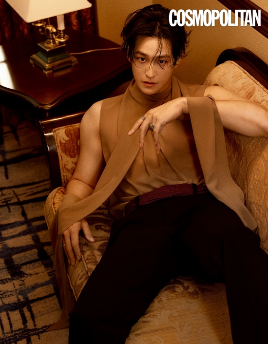 Actor Kim Bum expressed his unusual affection for acting.On the 19th, the agency King Kong by Starship released Kim Bums picture with the magazine Cosmopolitan June issue.Kim Bum, who is in the public picture, reveals his own dark colors across black and white and color. He closes his eyes and creates a mysterious mood, while staring at the camera with his rebellious eyes.Kim Bum, who is on the bed in another photo, reveals a provocative charm with a casual look and pose. He is the back door that has completely extinguished the sensual pictorial concept and brought out the admiration of the field staff.In an interview after filming, Kim Bum said, I think acting is joy and sorrow for me. There were times when I was very happy, sad and sick.Kim Bum is working on TVN Nine-tailed fox  ⁇  1938, which is the work that saved me at the time when my favorite acting in my life felt like work and lost interest. It is  ⁇  Nine-tailed fox  ⁇ .So it is the most affectionate work, and it showed a special affection.On the other hand, Kim Bums more pictures and interviews can be found on the Cosmopolitan June issue and on the website. The drama  ⁇  Nine-tailed fox  ⁇  1938  ⁇  will be broadcasted at 9:20 pm on the 20th.Photograph: Cosmopolitan