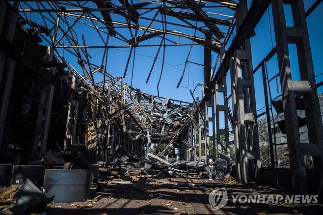 18일 오데사에 미사일 타격 후 부서진 산업용 건물 [AFP=연합뉴스]