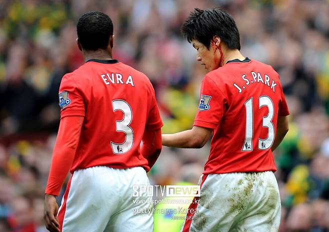 ▲ 퍼거슨 맨유 시절, '절친' 3번 에브라와 13번 박지성