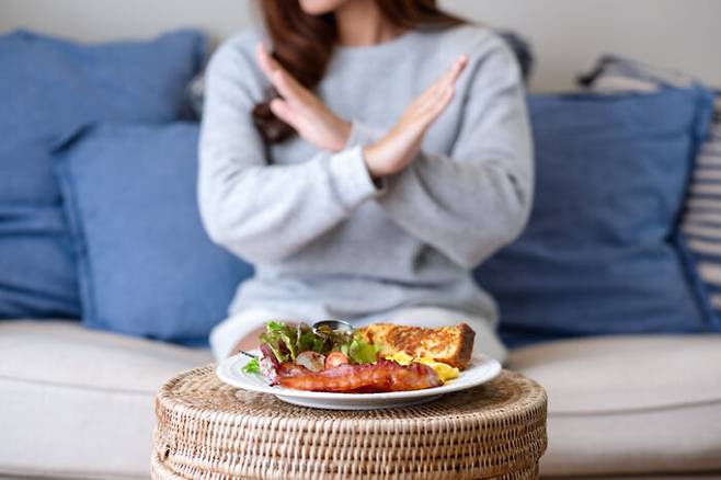 식욕 감퇴는 감기, 소화기 문제 등 질병과 관계있을 수 있다. 체중이 줄고 식욕이 3~4일 이상 없다면 병원을 찾는 것이 좋다. [사진=게티이미지뱅크]