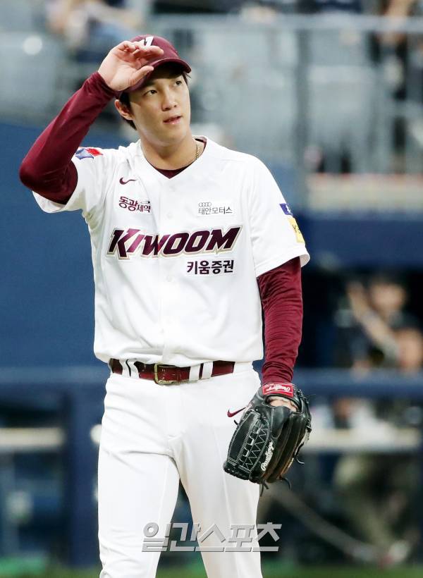 2023 KBO 프로야구 키움히어로즈와 두산베어스의 경기가 18일 오후 서울 고척스카이돔에서 열렸다. 3회초 안우진이 삼진 2개와 외야 뜬공으로 이닝을 마무리하고 마운드를 내려오고 있다. 고척=김민규 기자 mgkim1@edaily.co.kr