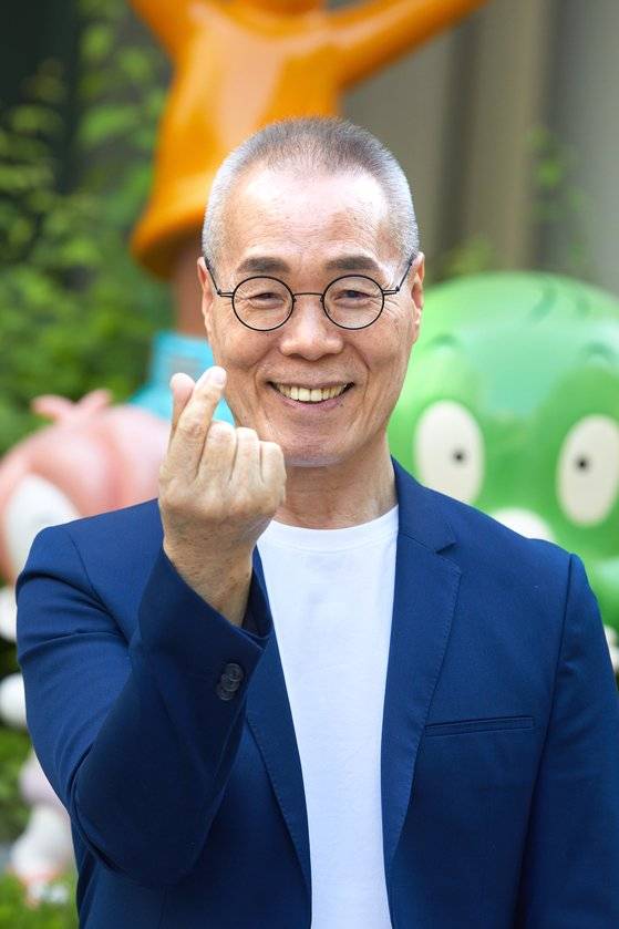 둘리 탄생 40주년을 맞아 극장판 애니메이션 ‘아기공룡 둘리: 얼음별 대모험’ 리마스터링 버전이 재개봉하며 바쁜 나날을 보내고 있는 김수정 작가.