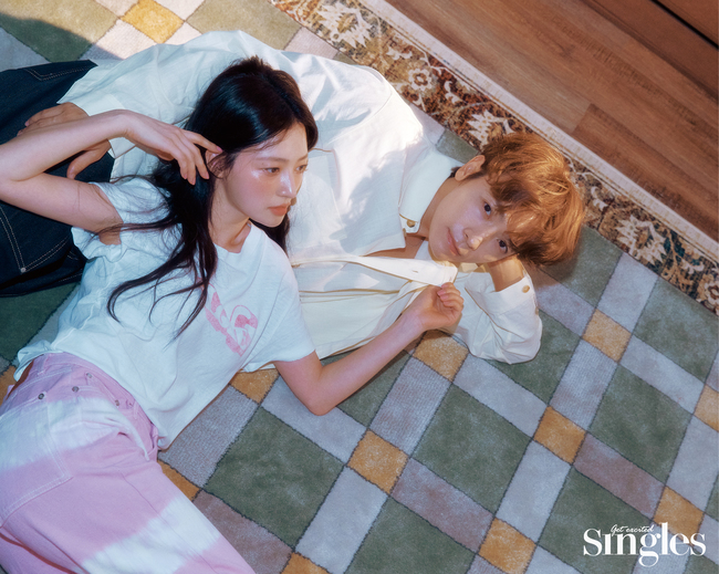 Song Ha-yoon, a moving picture of the couple has been released.Magazine Singles released Song Ha-yoon, an actor who became an adult in the Newtro drama Oh! Young-sim Lee and actor Wang Kyung-tae, on May 22.Oh! Youngsim Lee is a newtro drama depicting the romance of Youngsim Lee and Kyungtae who became the thirties by realizing the popular cartoon Youngsim Lee character in the 1990s.There is a gap of 20 years in the cartoon Young Shin Lee and the drama Oh! Young Shin Lee No Strings Attached.When asked how he painted the spirit of his thirties, Song Ha-yoon resembled me a lot in the form of a young man who challenges a small frustration but challenges without giving up.So I tried to make a realistic character that seemed to be around us, bringing the nuances of honest and tomboyishness in the cartoon.I moved, too, and I was more focused on why Kyung-tae liked Young-sim so much, when I left, and how I felt when I came back and met Young-sim. I stimulated the expectation of Young-sim and Kyung-taes love story.Song Ha-yoon and Lee Dong-hae all grew up watching the cartoon Young-sim Lee. They are actually the same age as Young-sim Lee and Kyung-tae.Song Ha-yoon said that No Strings Attached, which shared the same time, had a lot to do with it.I was able to deal with each other more easily and quickly because of the fact that I was able to move, and I was able to deal with each other more easily and quickly.I hope that those who do not know the spirit will have new memories, and those who know the spirit will remember the memories of those days.