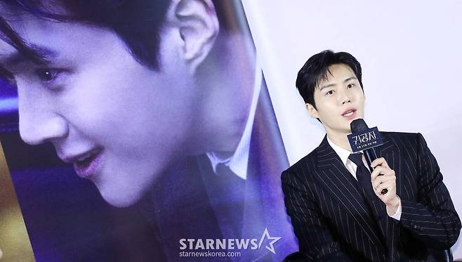 배우 김선호가 22일 오전 서울 광진구 롯데시네마 건대입구에서 진행된 영화 '귀공자' 제작보고회에 참석해 인사말을 하고 있다. '귀공자'는 필리핀 불법 경기장을 전전하는 복싱 선수 '마르코' 앞에 정체불명의 남자 '귀공자'를 비롯한 각기 다른 목적을 지닌 세력들이 나타나 광기의 추격을 펼치는 이야기. 내달 21일 개봉. 2023.05.22 /사진=김창현 기자 chmt@