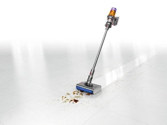 다이슨의 첫 물청소 롤러 헤드를 장착한 V12 디텍트 슬림 서브마린. 다이슨