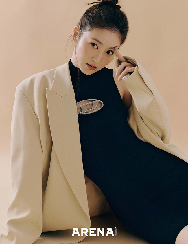 A new pictorial of Shin Ye-eun, the actor who played Yeongenes childhood in Netflixs The Gloria, has been released.Arena Homme Plus released a picture of the June issue with Shin Ye-eun on May 23.Shin Ye-eun has successfully played the role of Yoon Dan-oh, starring in the recent SBS drama The Secret Romantic Guesthouse, and succeeded in his first historical drama Top Model since his debut.When asked about the end of the drama, Shin Ye-eun said, It was a work that got love and people. During the last 8 months, actors and staffs breathed together and took a lot of each other.Especially, I have been more intense with the three members of the  ⁇   ⁇   ⁇   ⁇ , but I am very sorry that I can not see it after the work is over. He showed deep affection for his colleagues and senior actors who acted with the work.Unfortunately, the end is always a new beginning.Shin Ye-eun, who is about to review his next work recently, wants to try a work that pushes himself a little more intensely.  ⁇   ⁇  The harder the homework, the harder the process, but the sense of accomplishment afterwards seems to be exhilarating.I would like to take Top Model with confidence by accepting it as an opportunity to break my own Meru.I want to make my own way without fear of the rules and Meru, he said, expressing his enthusiasm for the next move.Shin Ye-eun said, I always try not to get caught up in the gaze or attention that is pouring on me. When asked how to maintain the balance between actor Shin Ye-eun and twenty-six Shin Ye-eun, I replied.Shin Ye-eun is succeeding in succession to the best blockbuster The Gloria in the first half of 2023 and The Secret Romantic Guesthouse.Nevertheless, rather than being excited by the popularity of the present, I am concentrating on the time to come and refining my breath.