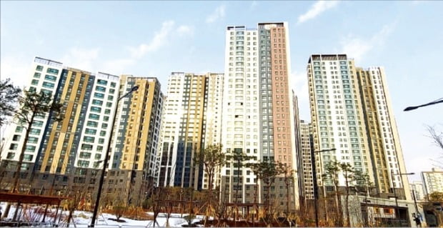 서울 아파트 전세 매물이 신축 대단지를 중심으로 빠르게 소진되고 있다. 전세 매물이 지난 1월보다 85% 줄어든 강동구 상일동 고덕자이.  /한경DB