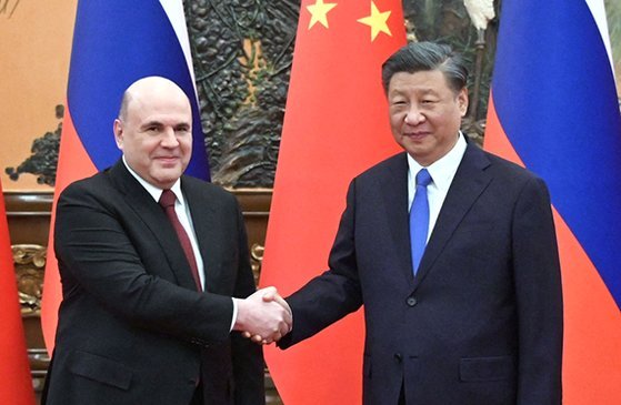 지난 24일 베이징에서 만난 미슈스 틴 러시아 총리(왼쪽)와 시진핑 중국 국가 주석. [AFP=연합뉴스]