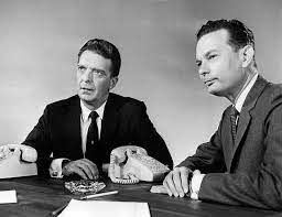 1967년까지 미국 방송 뉴스 사상 최고 시청율을 기록했던 NBC 방송의 저녁 뉴스 프로그램 '헌틀리-브링클리 리포트' 모습. 쳇 헌틀리(왼쪽)과 데이비드 브링클리 두 명의 남자 앵커가 진행했다./NBC