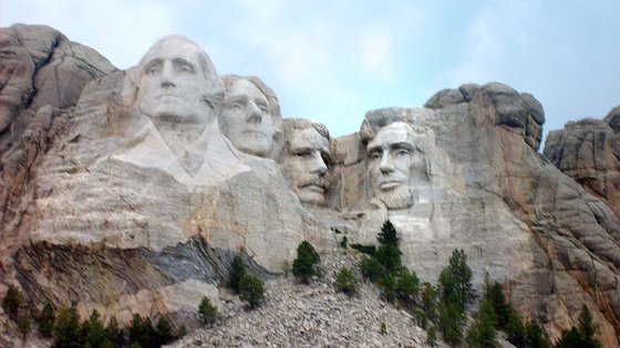 미국 사우스다코타주 러시모어산에 만든 큰 바위얼굴. 조지 워싱턴, 토마스 제퍼슨, 시어도어 루즈벨트, 에이브러햄 링컨 등 미국 대통령 4명의 얼굴을 조각했다. 김방현 기자