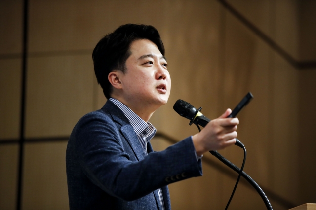 이준석 전 국민의힘 당대표가 지난 26일 오후 서울 성북구 국민대학교에서 '논쟁 사회를 위한 고민' 이라는 주제로 특강을 하고 있다. 뉴시스