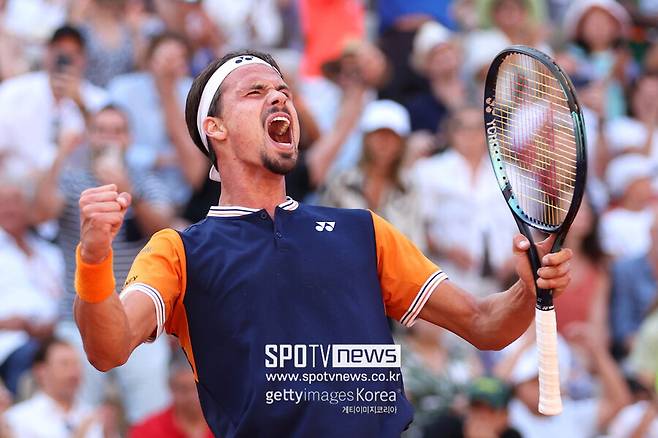 ▲ 2023년 프랑스오픈 남자단식 2회전에서 야닉 시너를 꺾고 포효하는 다니엘 알트마이어
