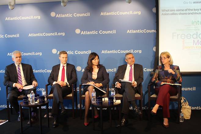 2017년 애틀랜틱 카운슬에서 주최한 콘퍼런스. 가운데가 오미연이다. /애틀랜틱 카운슬