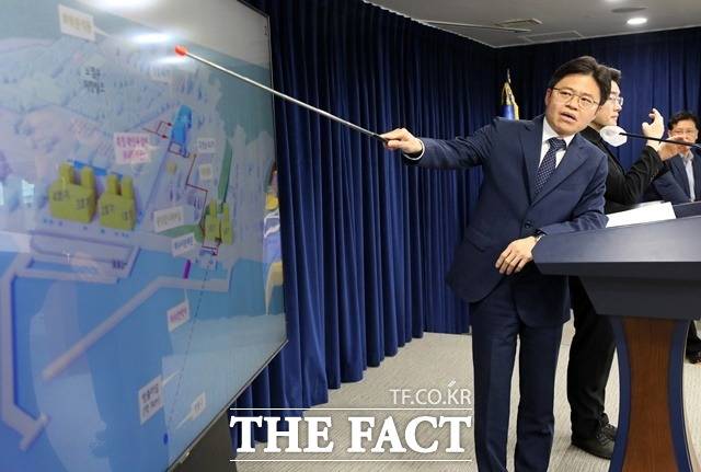 유국희 후쿠시마 원전 오염수 전문가 현장시찰단장이 지난달 31일 오전 서울 종로구 정부서울청사에서 주요 활동 결과를 발표하고 있다. /뉴시스