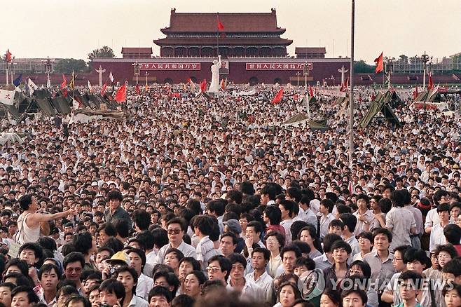 1989년 6월2일 베이징 톈안먼 광장을 가득 메운 시위대  [AFP 연합뉴스 자료사진. 재판매 및 DB 금지]