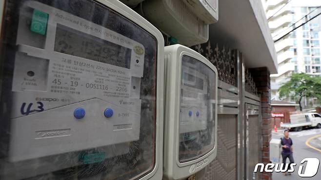 서울 종로구의 한 주택가에 전력량계가 설치돼 있다./뉴스1 ⓒ News1 이승배 기자
