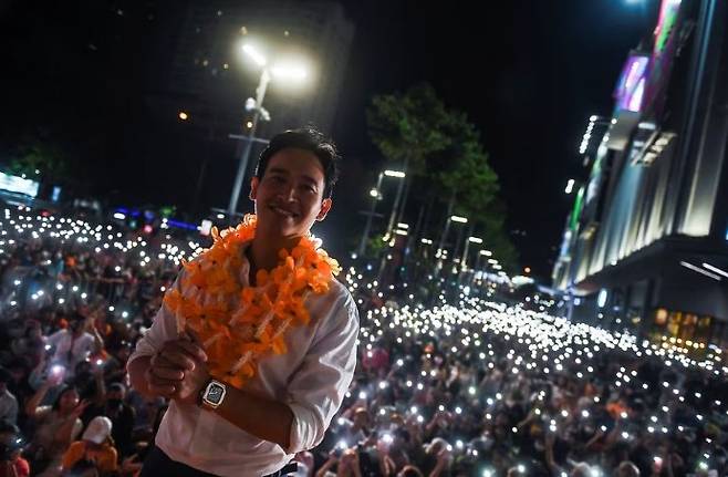 피타 림짜른랏(42) 전진당 대표. 하버드대 케네디스쿨에서 정책학 석사, MIT 슬론경영대학원 경영학 석사를 취득하고 보스턴컨설팅그룹에서도 일했다. KBS와의 인터뷰에서 “만약 총리가 된다면 8년의 임기를 마치고 국제기구에서 봉사하고 싶다”고 했다. 사진 로이터