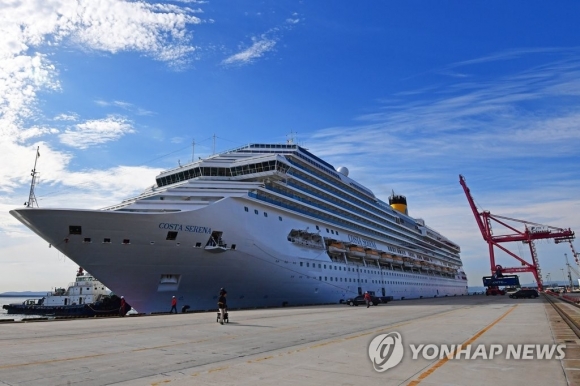 5일 오후 포항 영일만항에서 출항한 코스타세레나호. 포항 연합뉴스