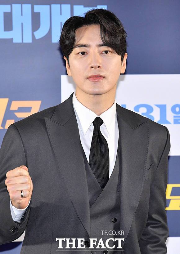 '범죄도시3'의 대표 빌런 주성철이 베일을 벗었다. 배우 이준혁은 주성철로 분해 지금껏 본 적 없는 얼굴을 선사하며 관객들을 사로잡고 있다. /박헌우 기자