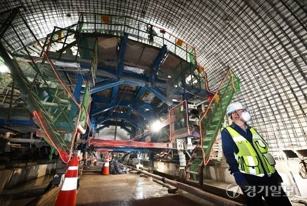 ·7일 오전 인천 서구 원당동 인천도시철도 1호선 검단연장선 4공구 103정거장 지하터널에서 공사가 한창이다. 장용준기자