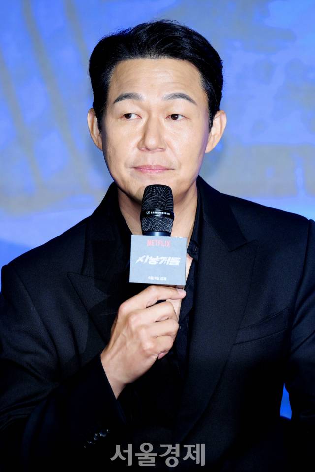 배우 박성웅이 7일 오전 서울 마포구 호텔 나루 서울 엠갤러리에서 진행된 넷플릭스 시리즈 ‘사냥개들’(각본/연출 김주환) 제작발표회에서 소감을 말하고 있다. 김규빈 기자