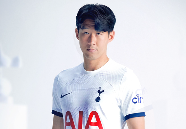 새 유니폼을 입은 손흥민. 사진┃토트넘 핫스퍼