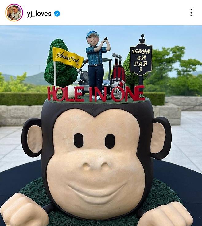 정용진 부회장이 지난 5일 자신의 인스타그램 계정에 올린 특수 제작 케이크./정용진 부회장 인스타그램