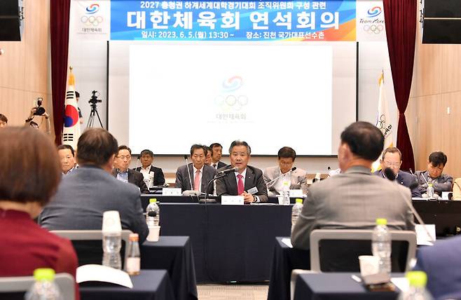 이기흥 대한체육회 회장이 지난 5일 충북 진천선수촌에서 회의를 진행하고 있다. 대한체육회 제공