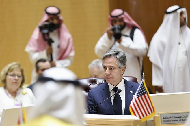 7일(현지시간) 토니 블링컨 국무장관이 사우디아라비아 리야드에서 열린 미·걸프협력회의(GCC) 장관급 회의에 참석하고 있다. [AP]