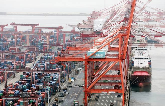 올해 4월까지 대중국 무역수지 적자는 101.1억 달러이다. ⓒ연합뉴스