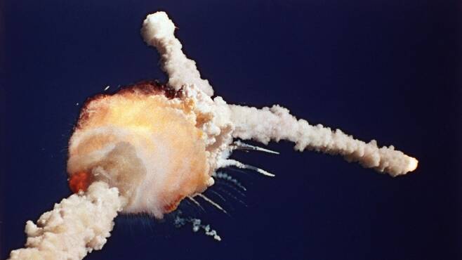 1986년 우주왕복선 챌린저호가 공중에서 폭발하는 장면. NASA 홈페이지