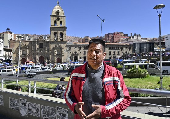 스페인 출신 성직자 알폰소 페드라하스에게 성추행 당했다고 신고했다가 예수회 교단에서 제명당했다고 주장한 볼리비아 전 예수회 신부 페드로 리마. AFP=연합뉴스